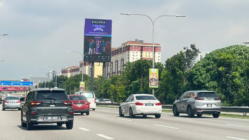 digital-billboard-federal-highway-nanyang-siang-pau