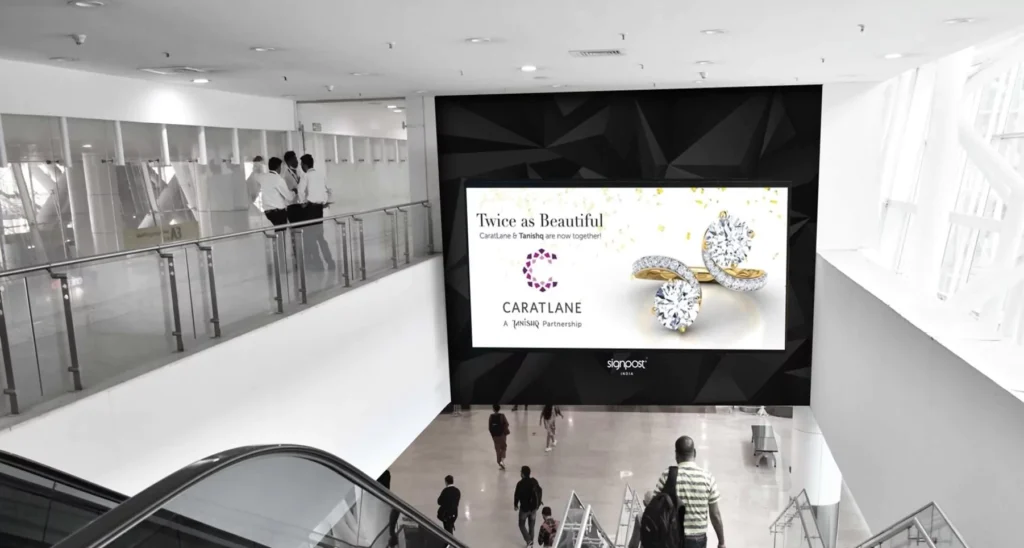 chennai-airport-digital-screen-escalators-connecting-to-conveyor-belts