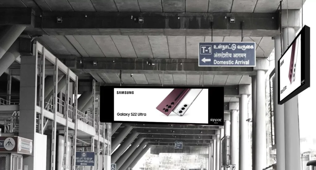 chennai-airport-digital-screen-near-pick-up-canopy-waiting-area