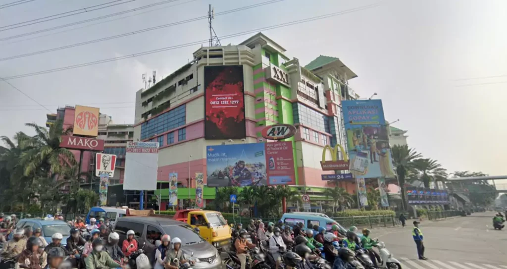 LED Pusat Grosir Cililitan (PGC), Kramatdjati, Jakarta Timur