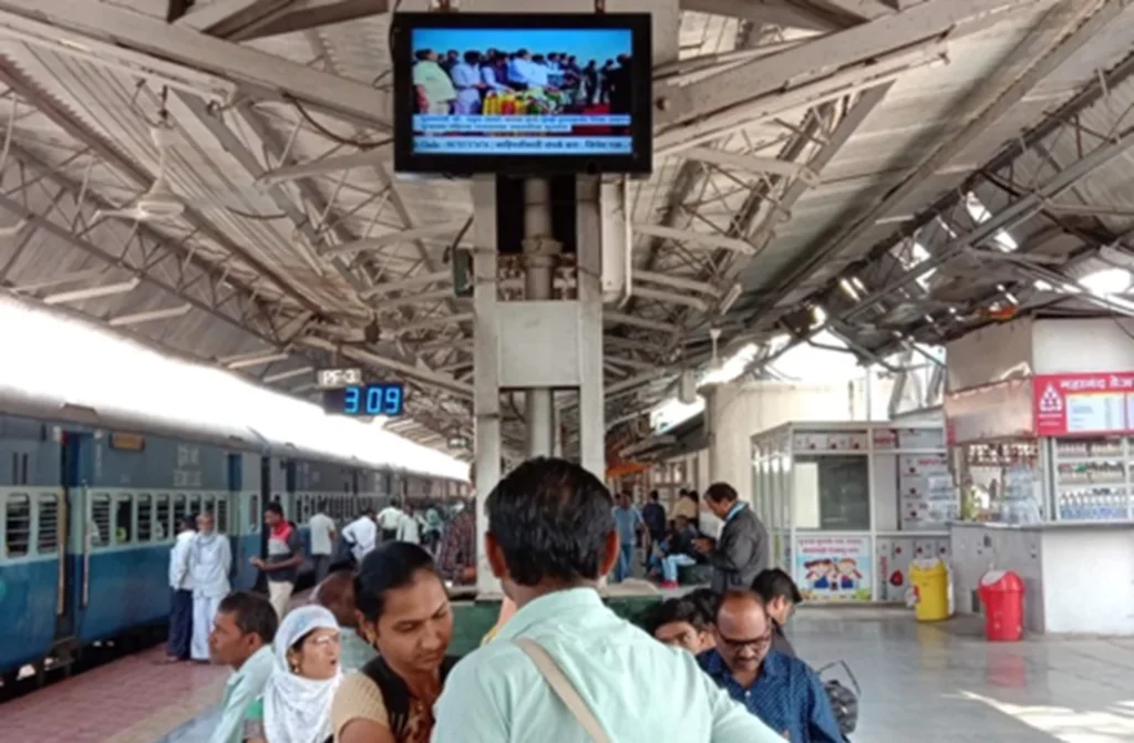 digital-billboard-jejuri-railway-station-mr433