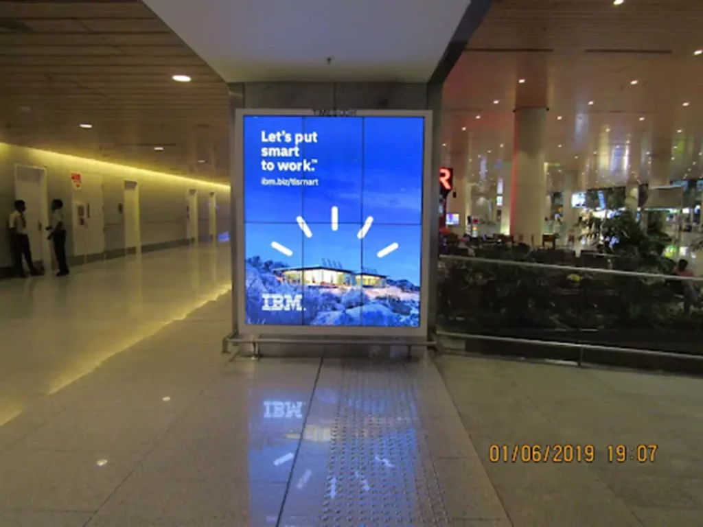 digital-billboard-l2-arrival-post-baggage-belt-area-before-meters-greeters-area-101