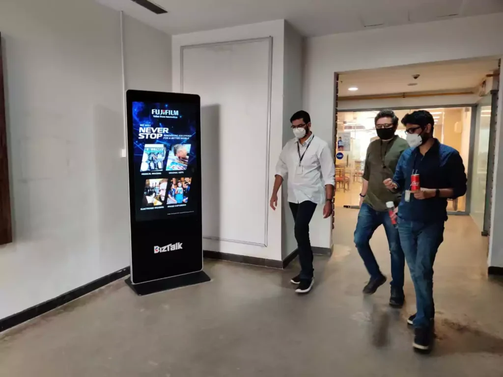 digital-billboard-manyata-tech-park-elevator-retail