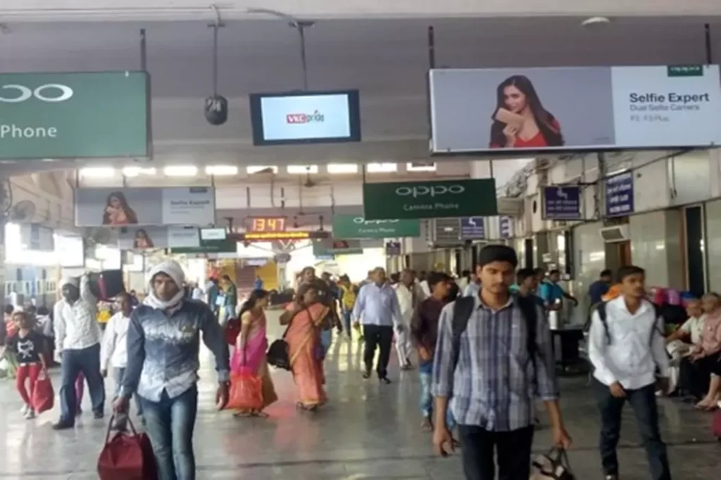 digital-billboard-pune-railway-station-ar1006