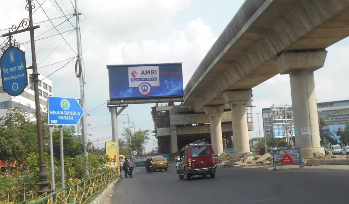 digital-billboard-ruby-crossing-opposite-emami-tower