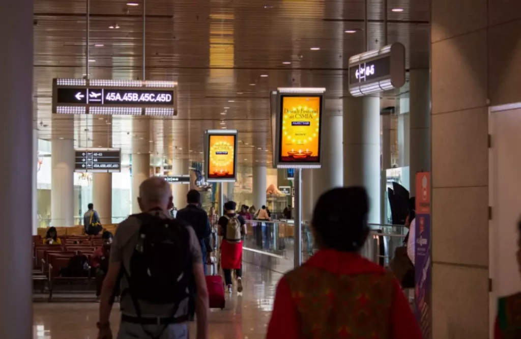 digital-billboard-t2-high-street-domestic-mumbai-airport