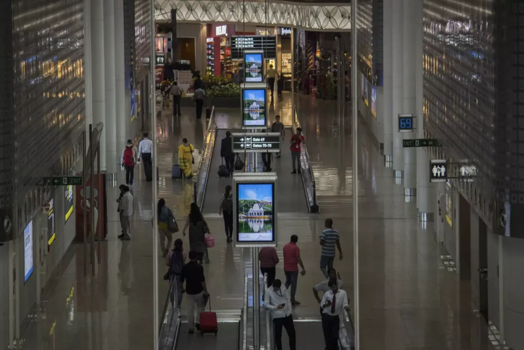 digital-billboard-t2-high-street-international-mumbai-airport