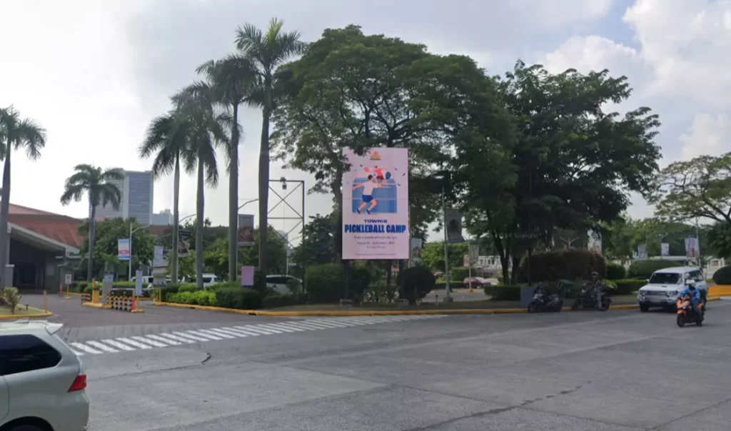 digital-billboard-led-near-alabang-town-center-mall